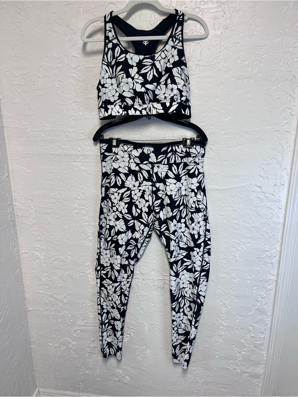 Coolibar Black & White Floral Swim Leggings Sports Bra Set SZ L